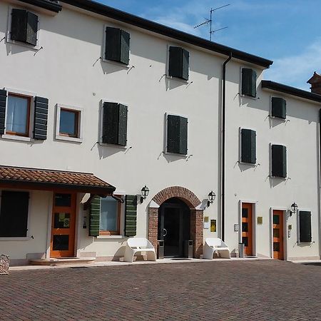 Relais Corte Pontigliardo Colà Esterno foto