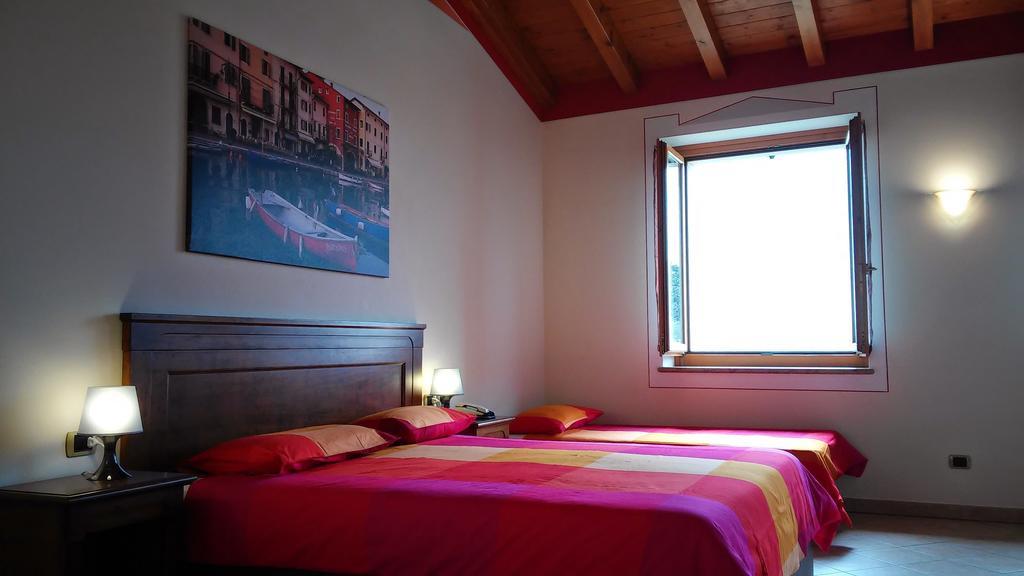 Relais Corte Pontigliardo Colà Camera foto