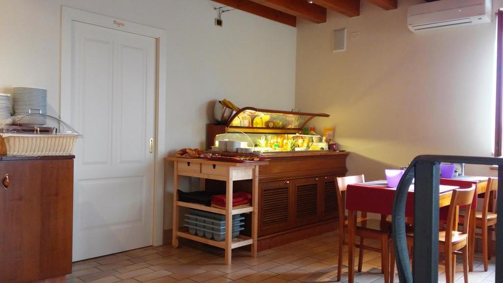 Relais Corte Pontigliardo Colà Esterno foto