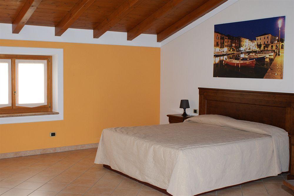 Relais Corte Pontigliardo Colà Esterno foto