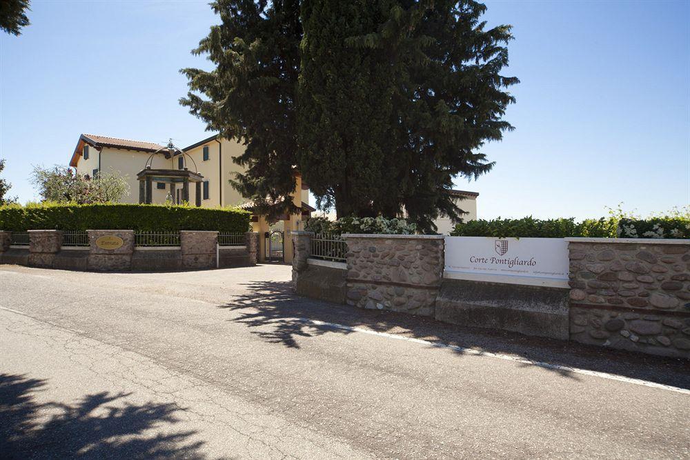 Relais Corte Pontigliardo Colà Esterno foto