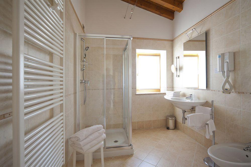 Relais Corte Pontigliardo Colà Esterno foto