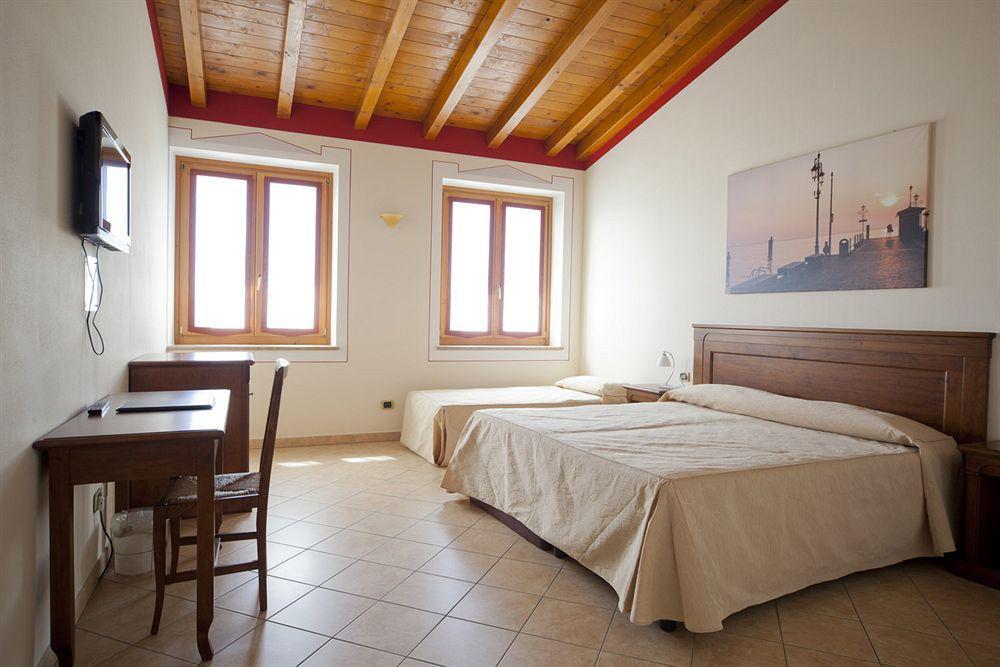 Relais Corte Pontigliardo Colà Esterno foto