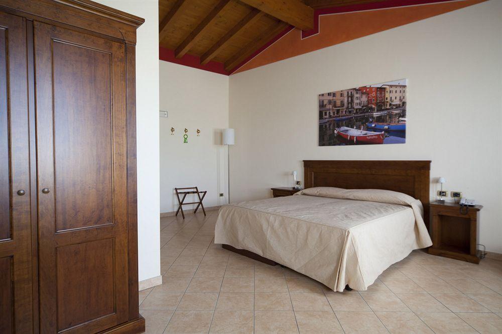 Relais Corte Pontigliardo Colà Esterno foto
