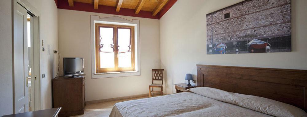 Relais Corte Pontigliardo Colà Esterno foto