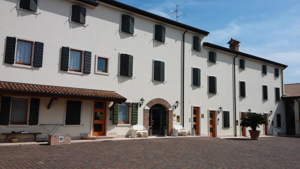 Relais Corte Pontigliardo Colà Esterno foto